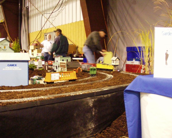 chilliwackhobbyshow2005_gardenrailway-12.jpg