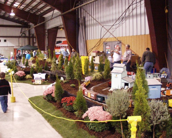 chilliwackhobbyshow2005_gardenrailway-14.jpg