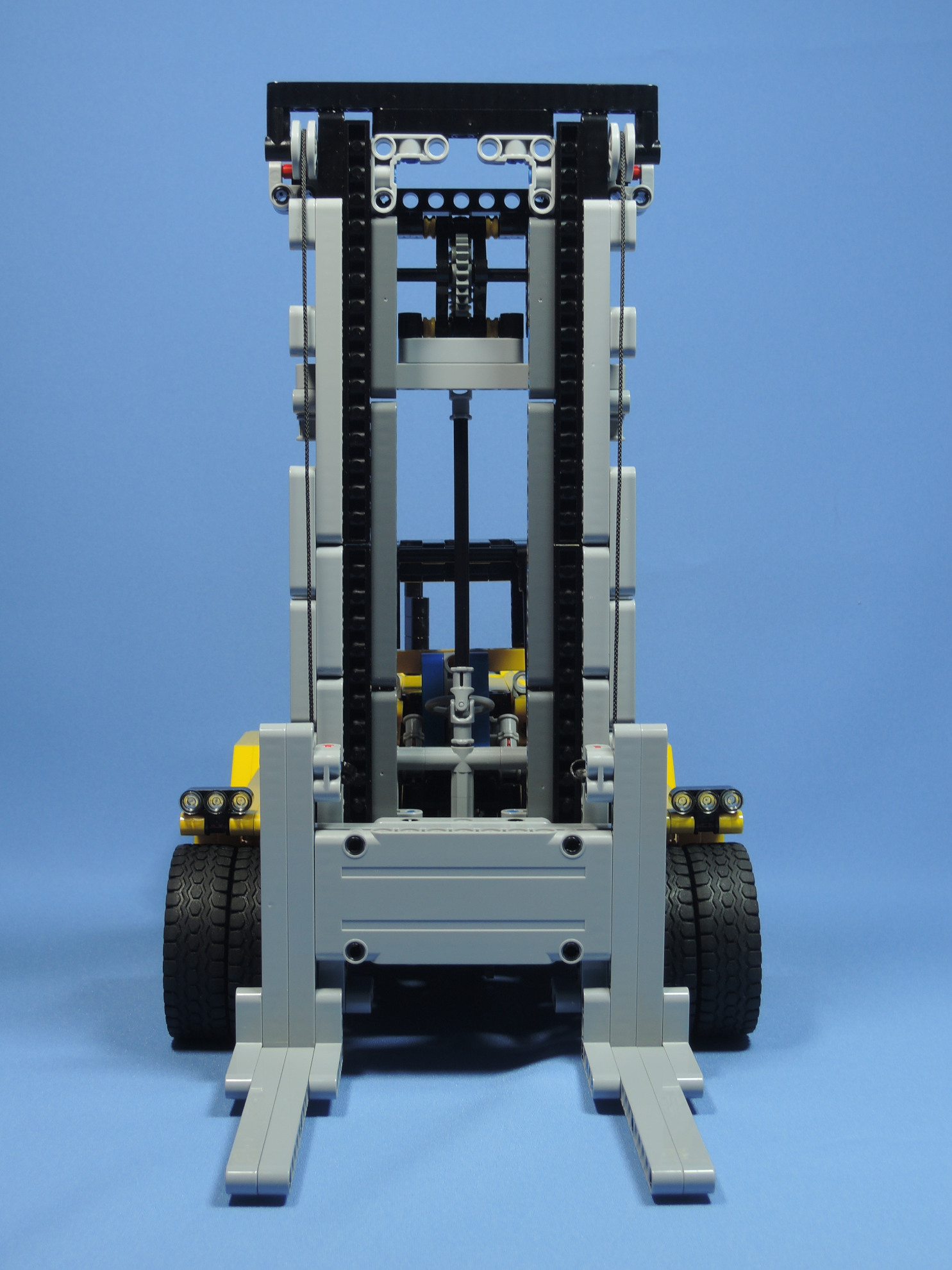 heavydutyforklift_07.jpg