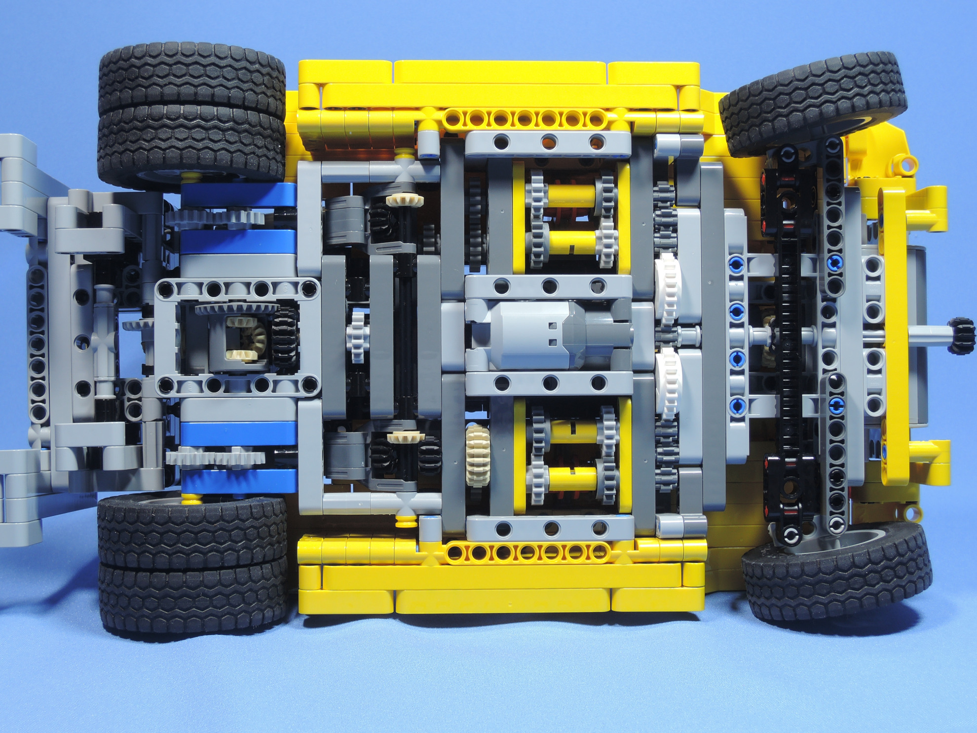 heavydutyforklift_09.jpg