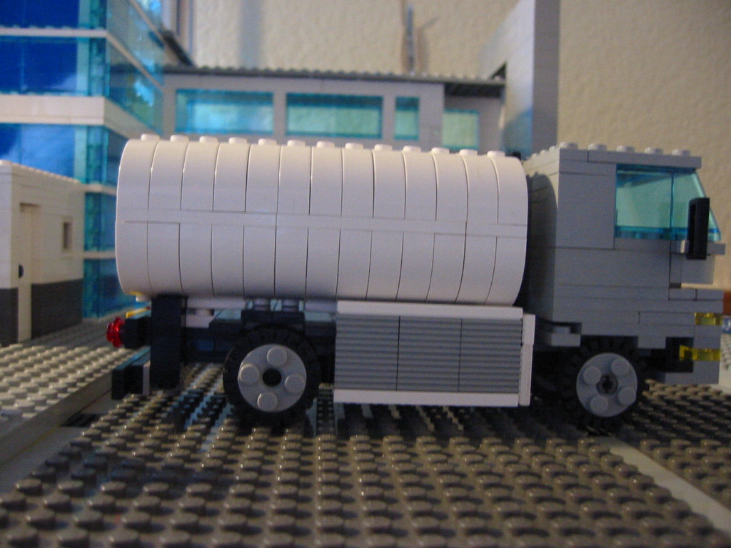 tanker003.jpg