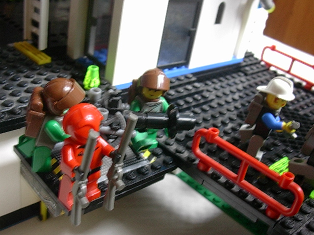 legoutpost042.jpg