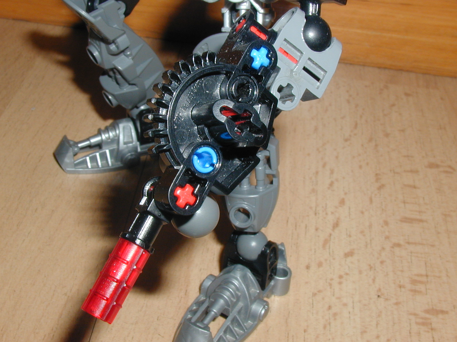 05_with_makuta_rifle.jpg