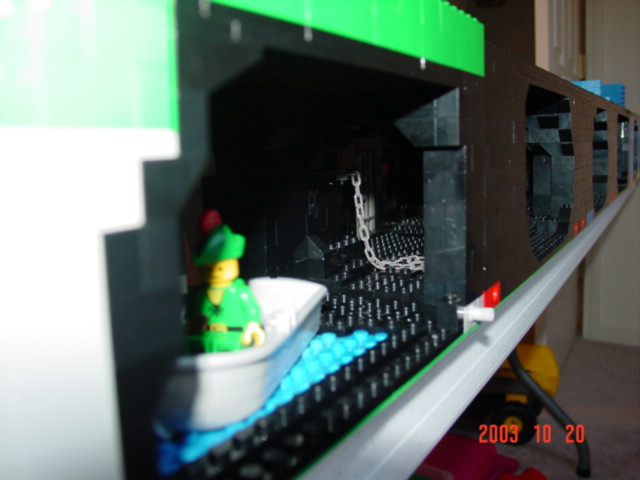 0_down_the_hall_from_water_cave.jpg