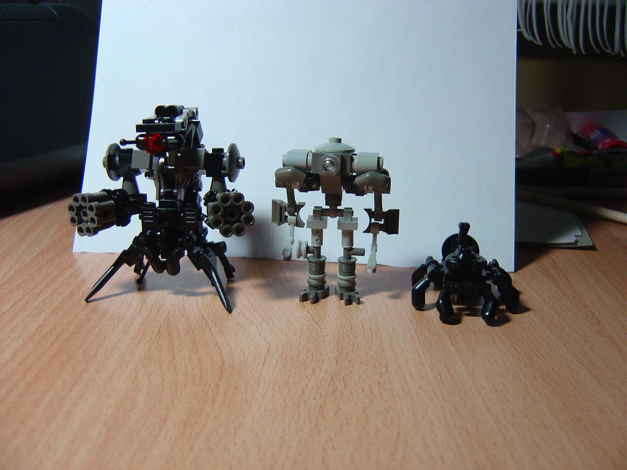group_droids.jpg