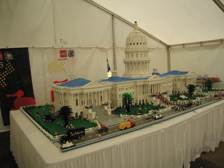 001_capitol_display.jpg