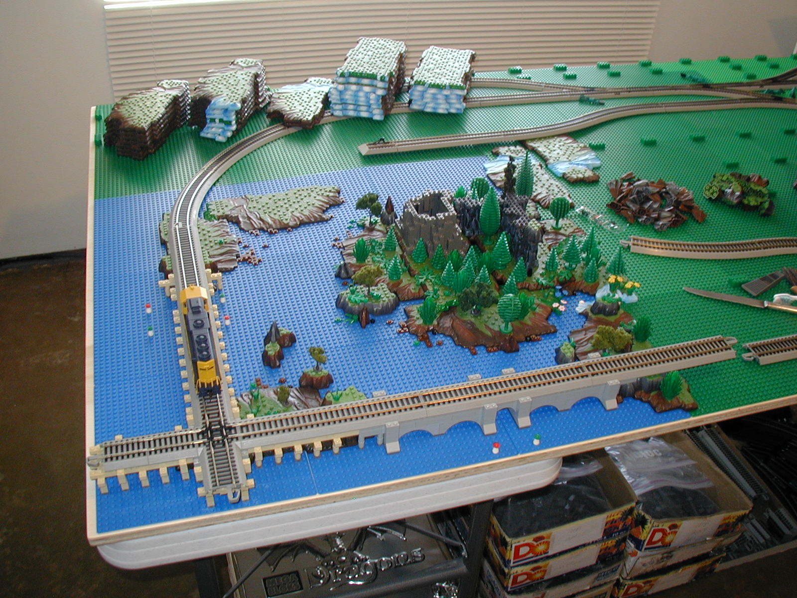 2006-12-25-mon-lego-mega-ho-trains1.jpg