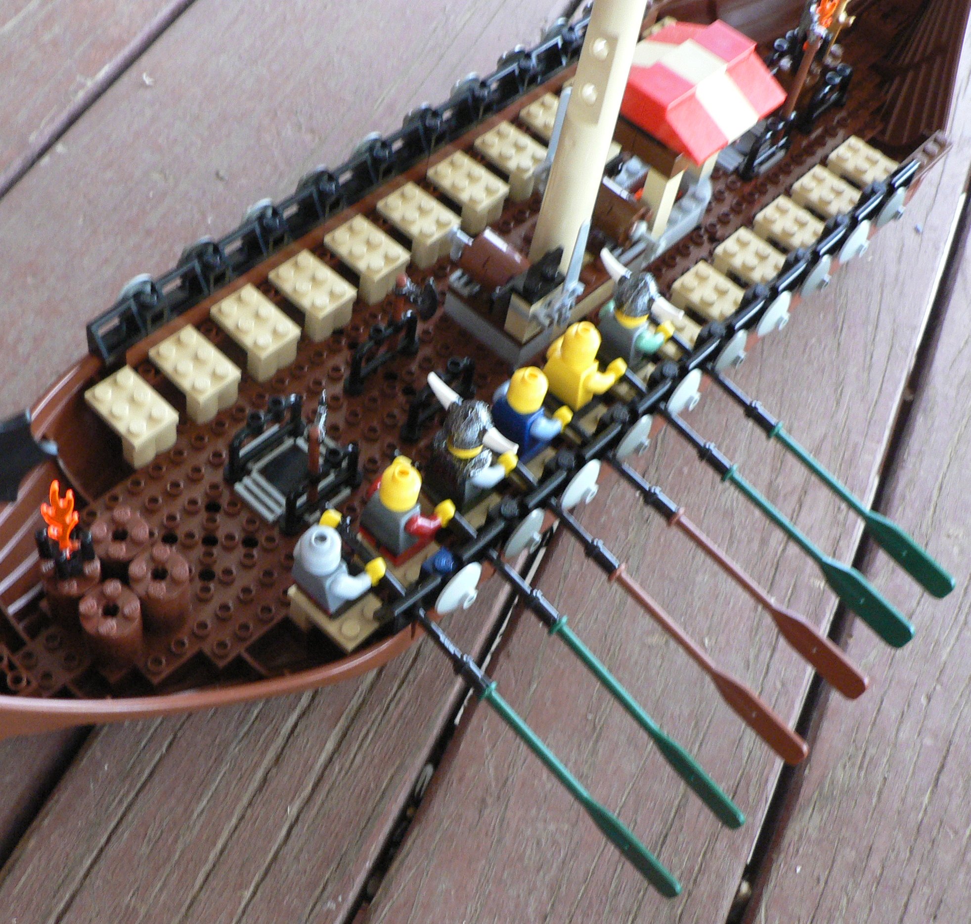05-09-28-lego_viking_ship2.jpg