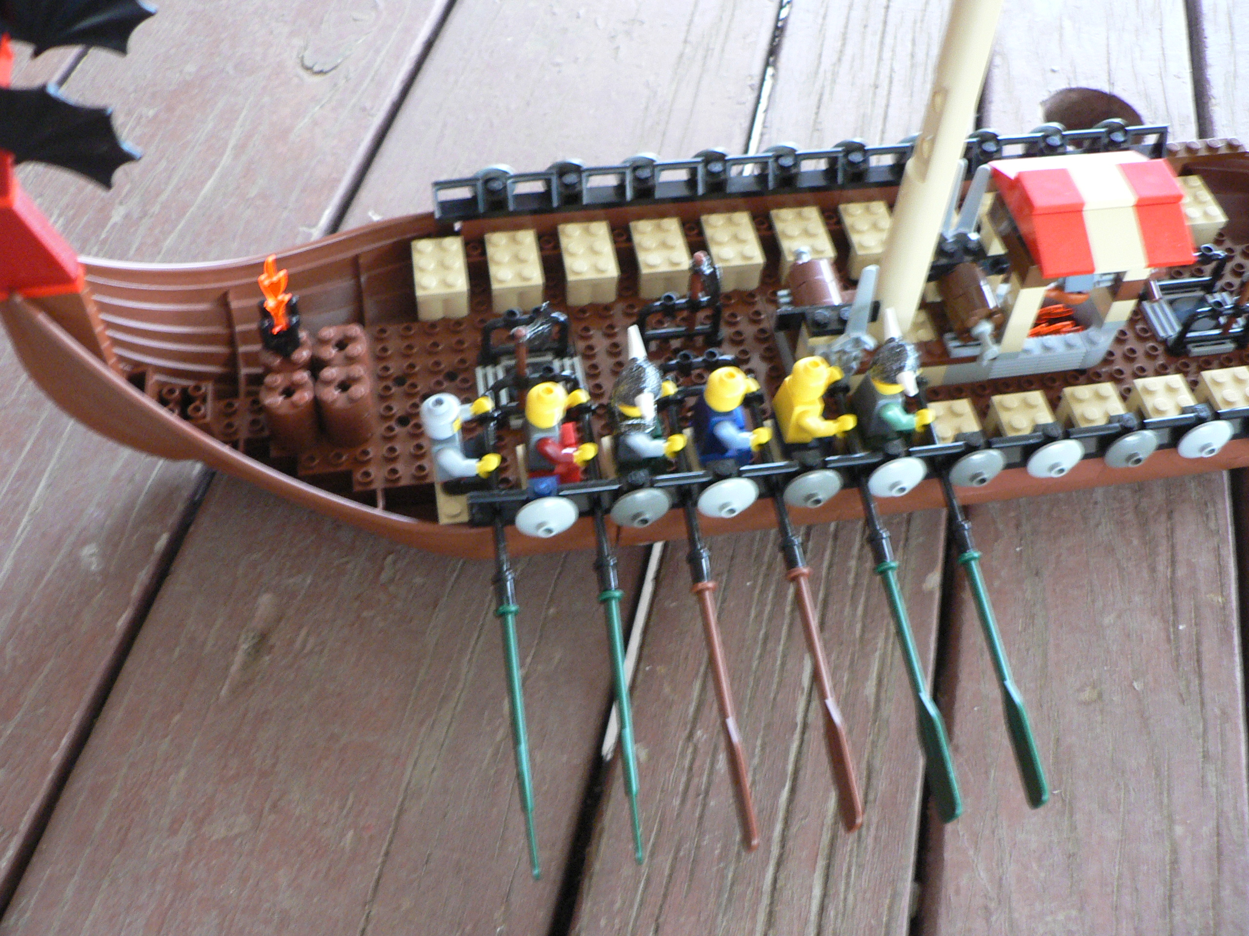 05-09-28-lego_viking_ship4.jpg