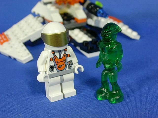 7695_10i.jpg