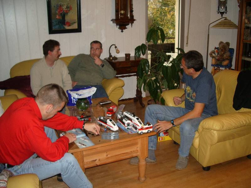 a_imgp4885_meeting_in_pias_and_rolands_living_room.jpg