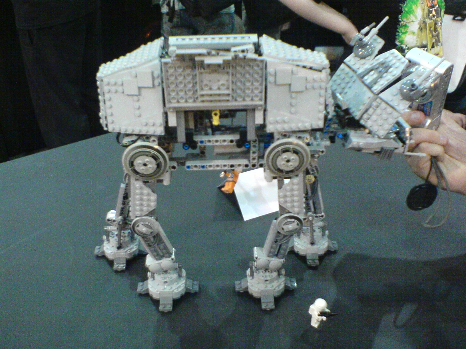 10178_walking_at-at_1.jpg
