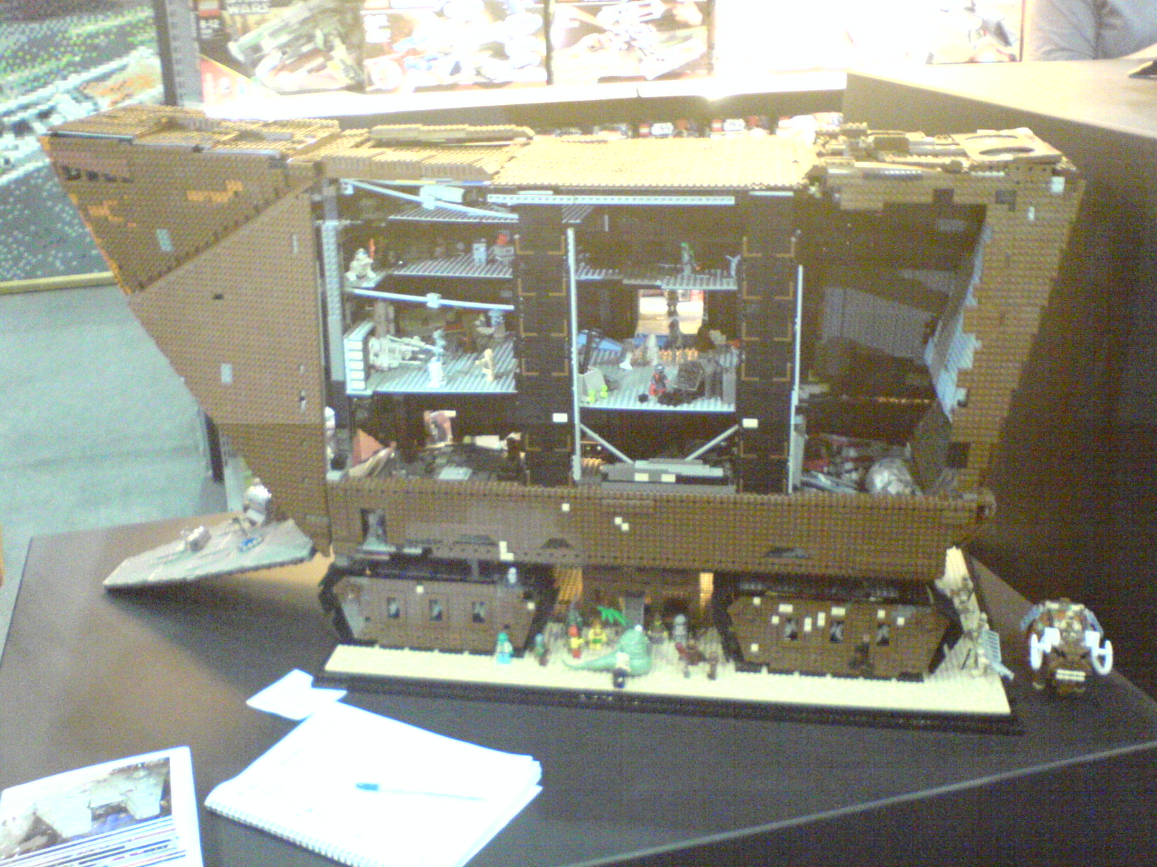 blurry_jawa_sandcrawler.jpg