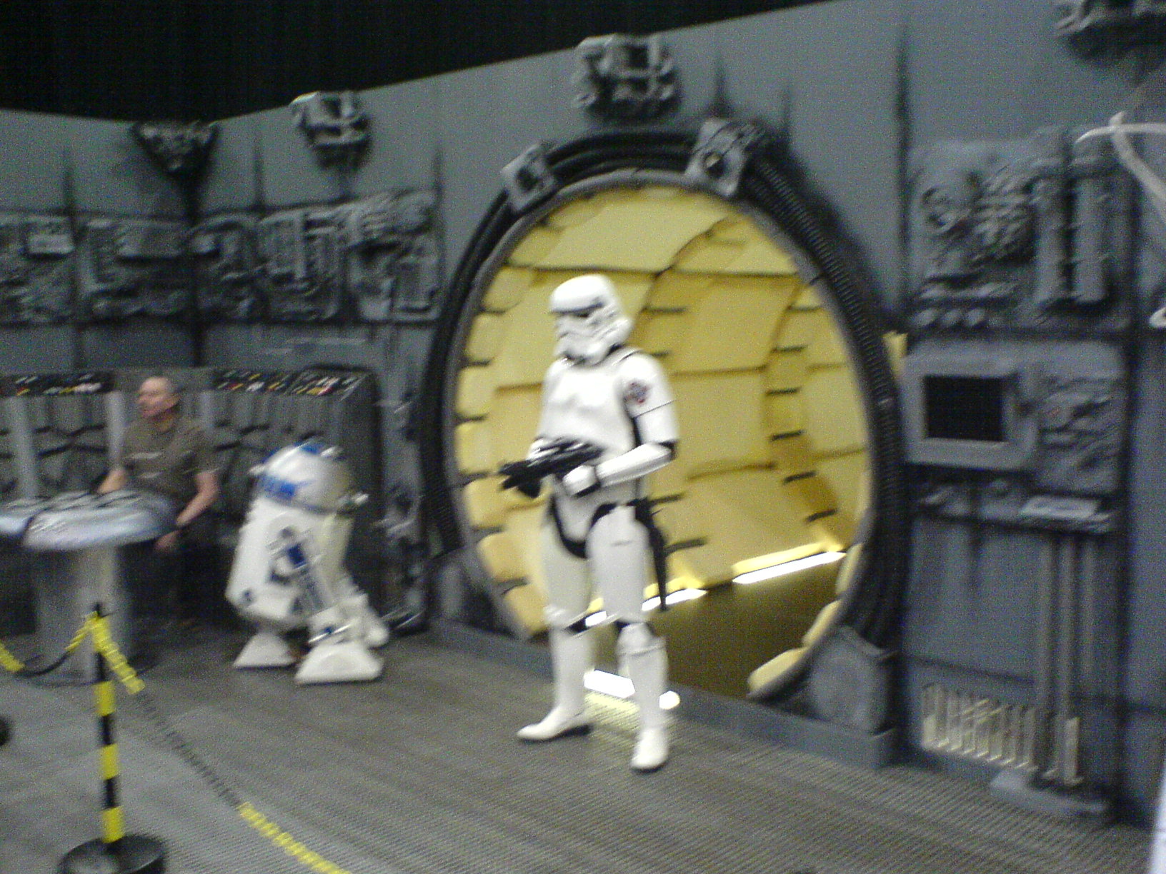 blurry_stormtrooper.jpg