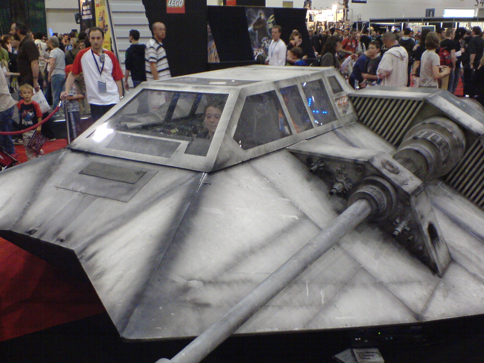 me_in_life_size_snowspeeder_2.jpg