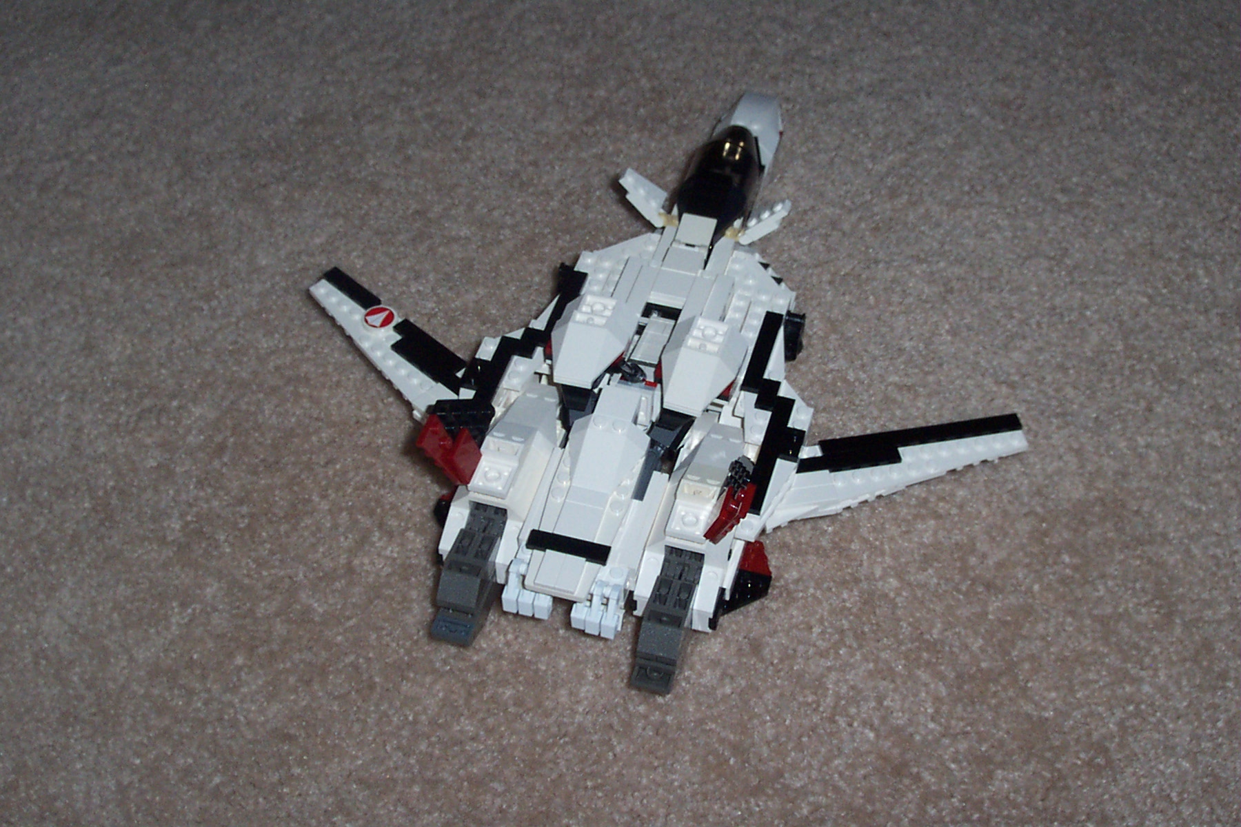 yf19-fighter_2.jpg