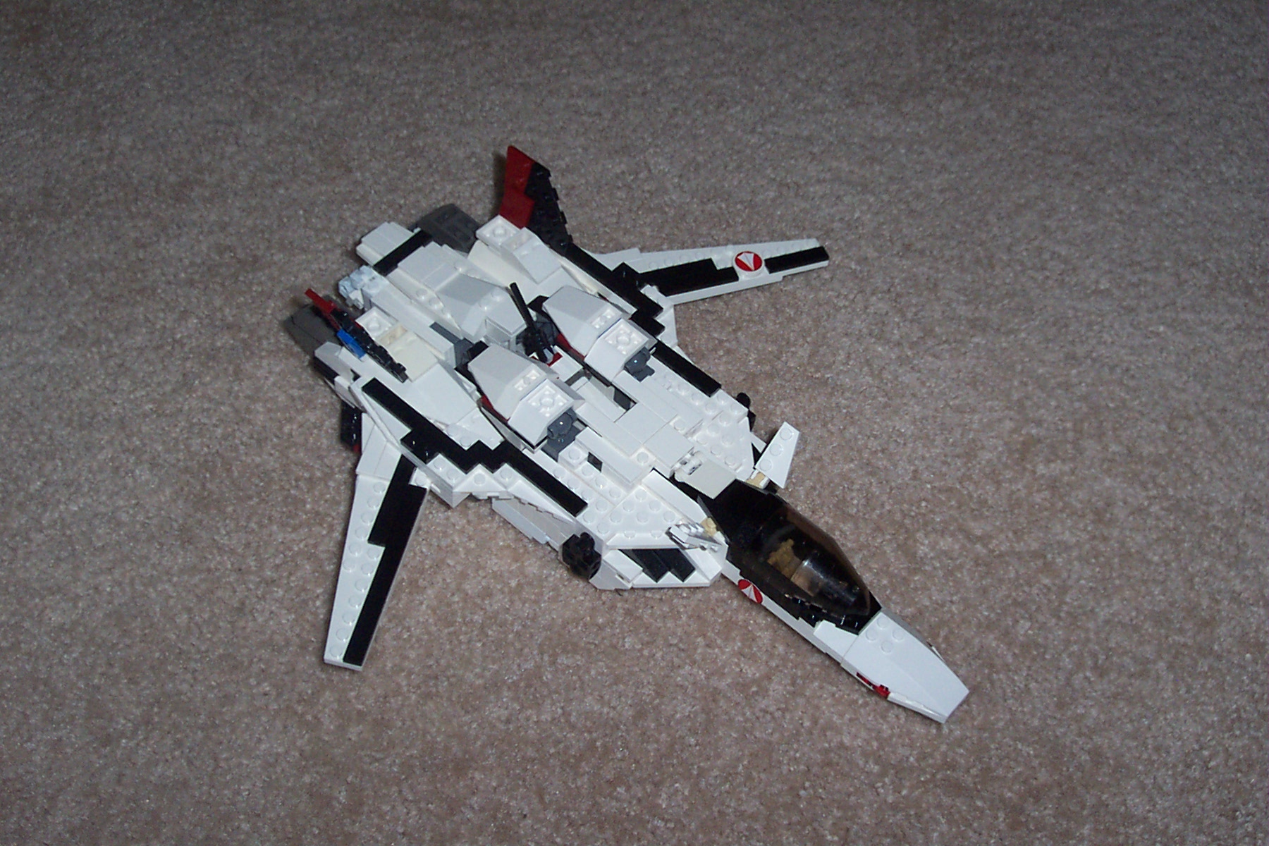yf19_fighter_3.jpg