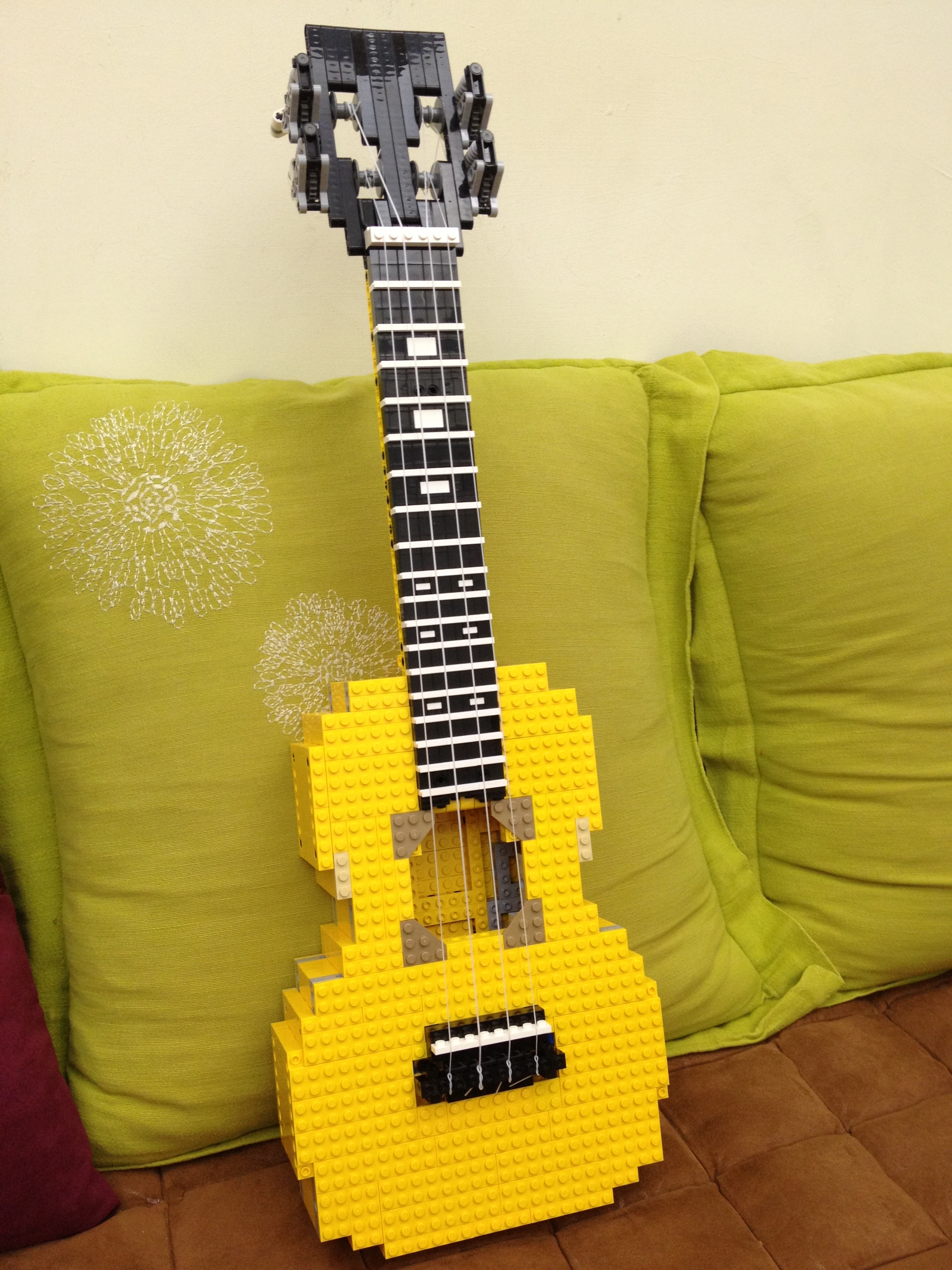 lego_ukulele_tenor_ver_2.jpg