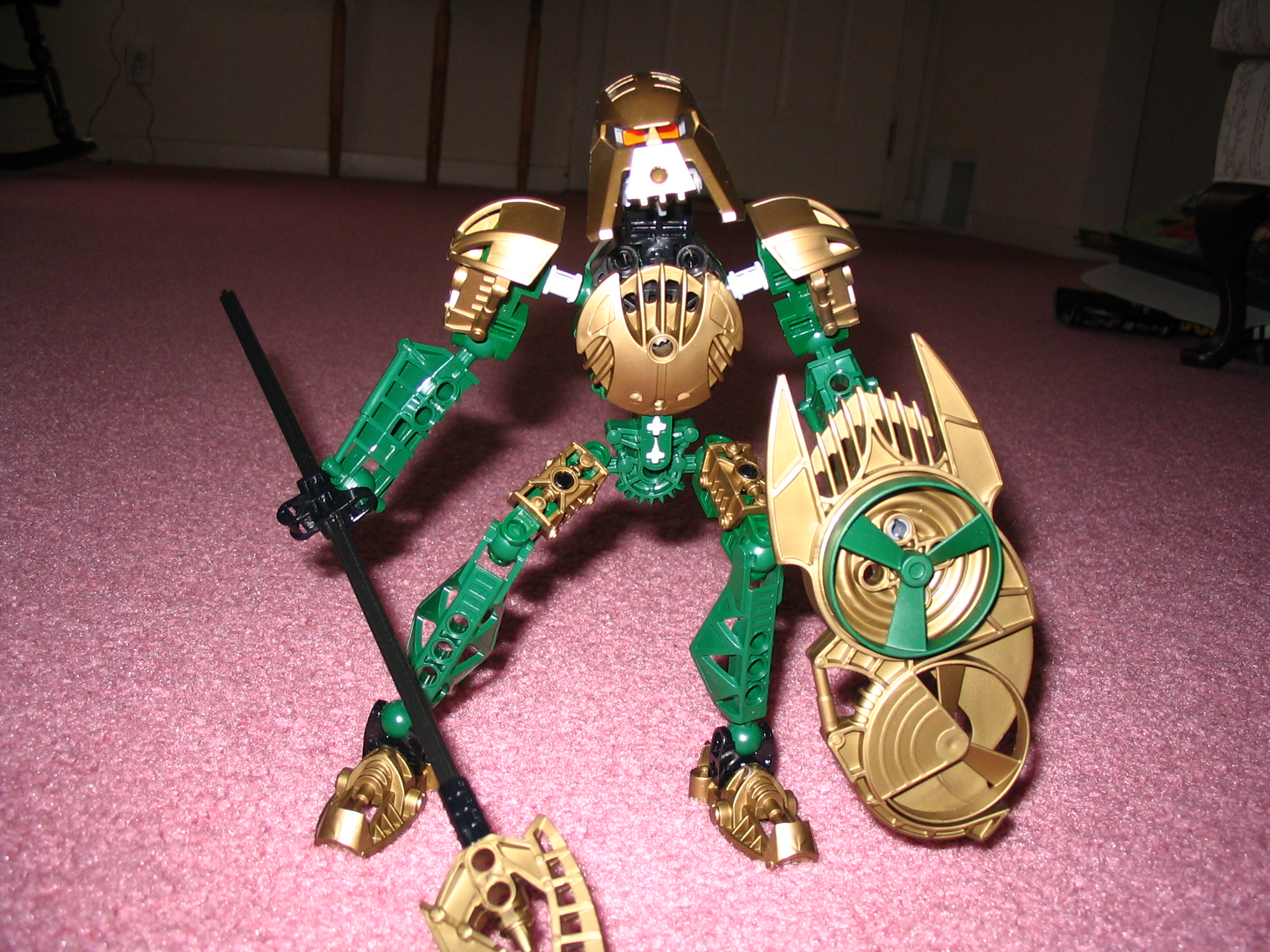 toa_iruini_pose.jpg