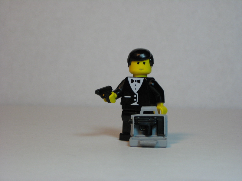 990_bond_classic_gadget.jpg