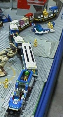 gat0105spacetrain04.jpg