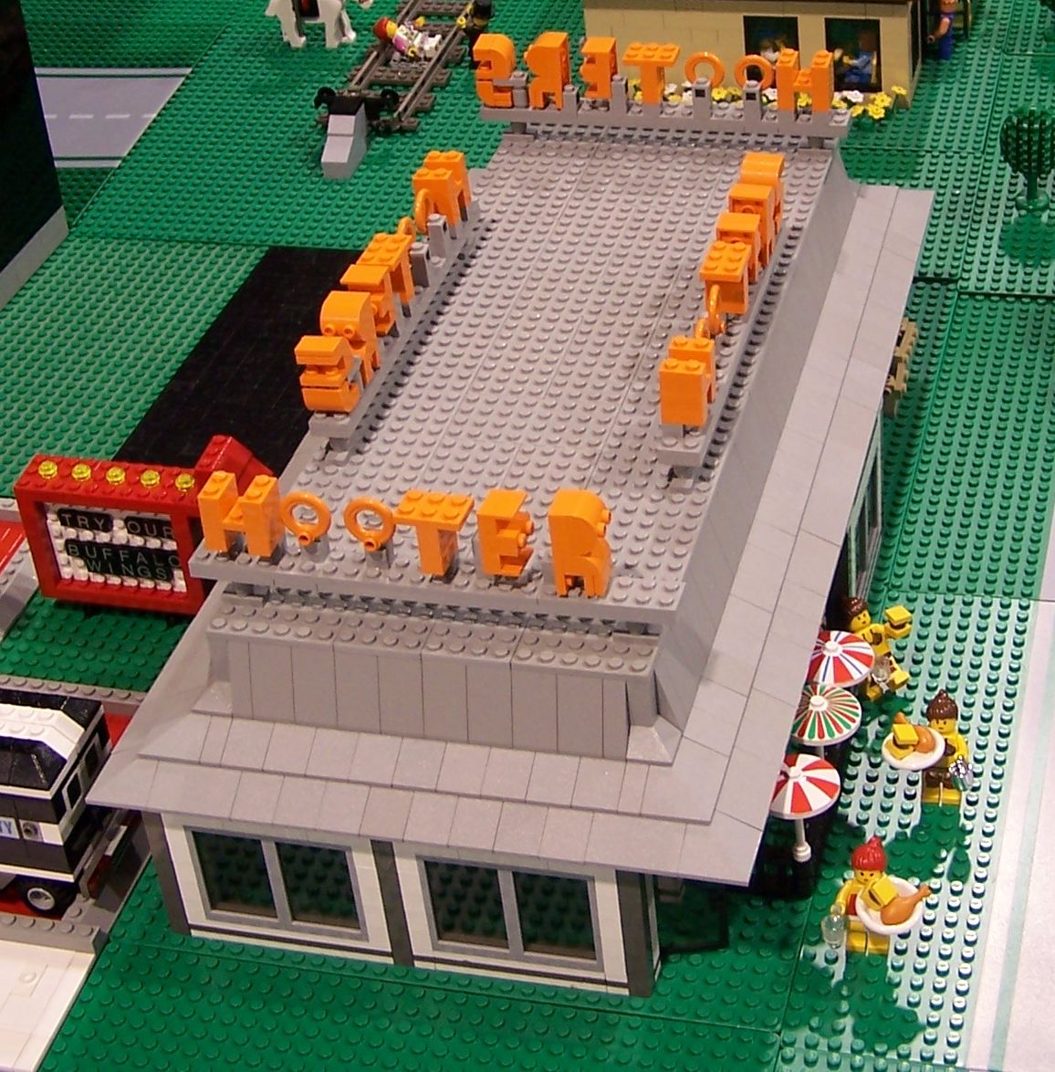 hooters.jpg