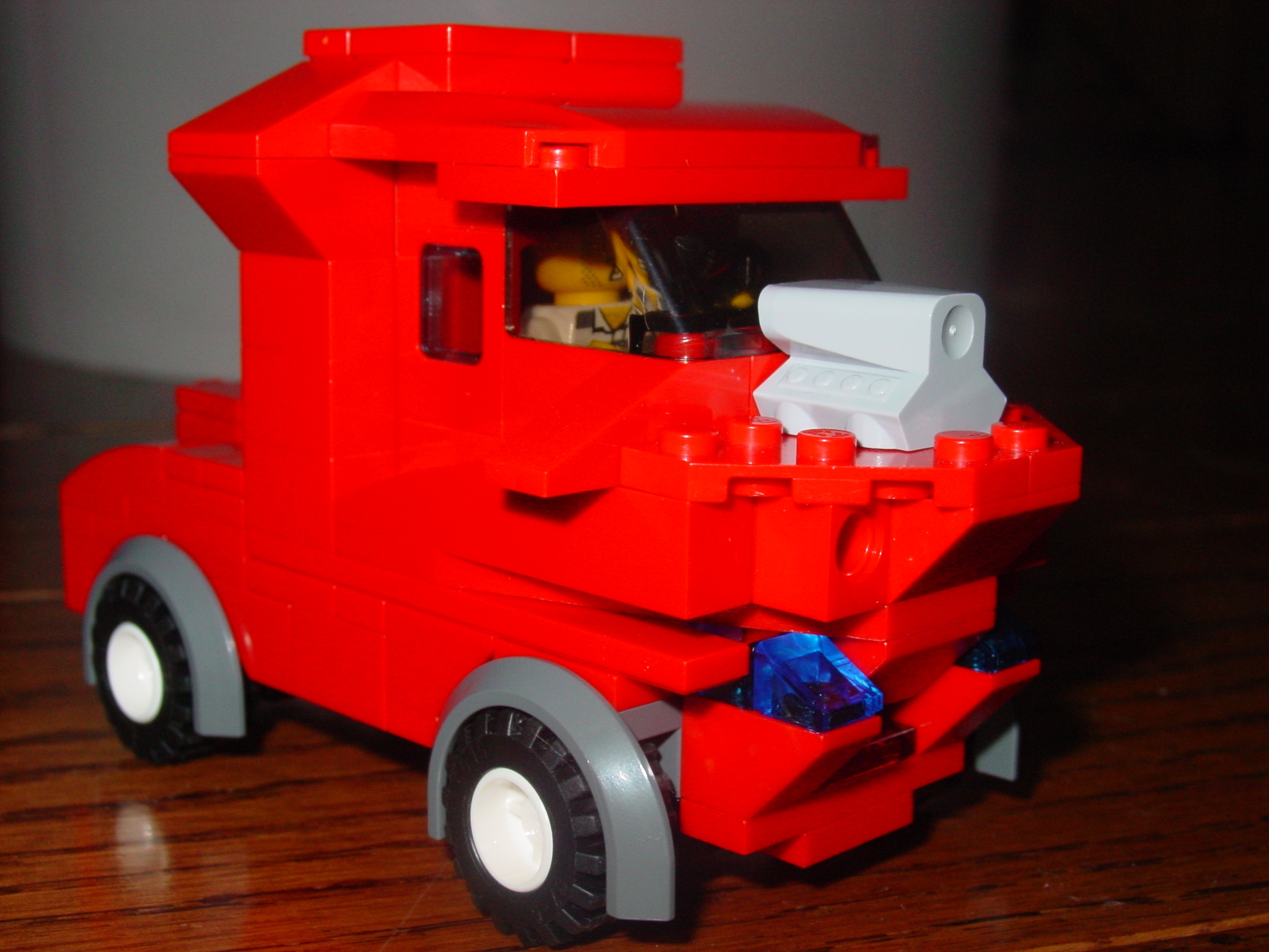 red_truck_003.jpg