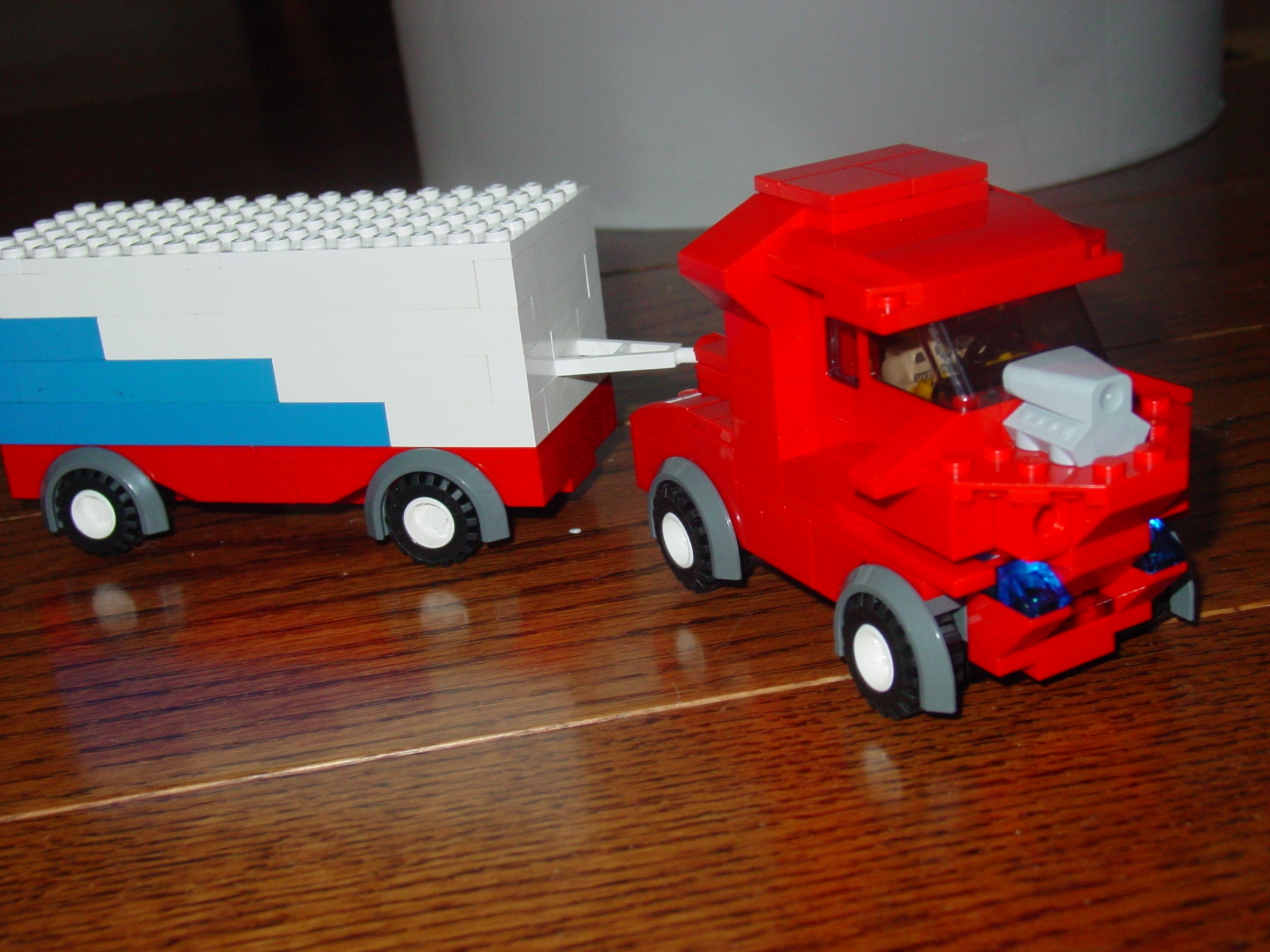 red_truck_004.jpg