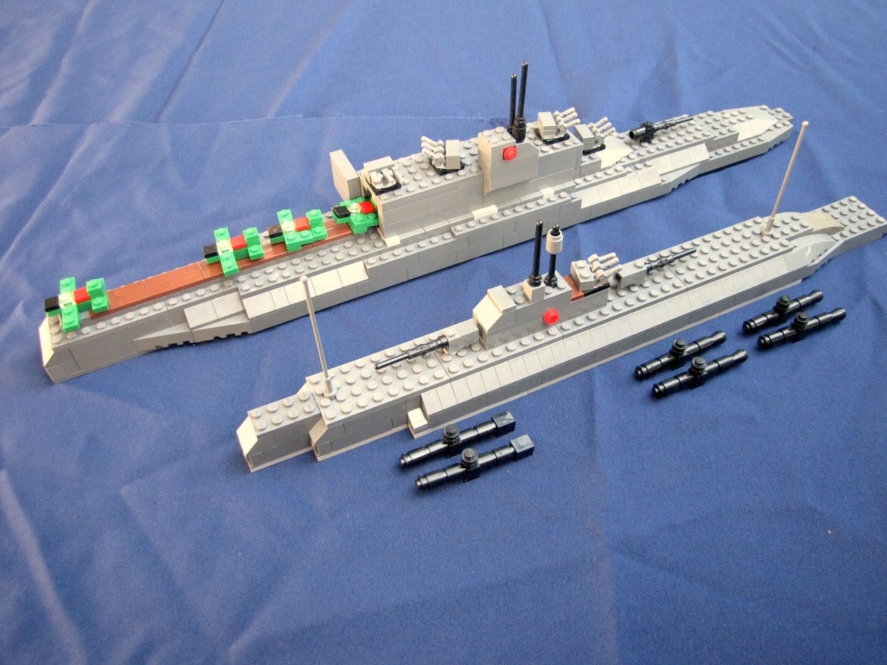 1-600_and_j4_class_submarines.jpg