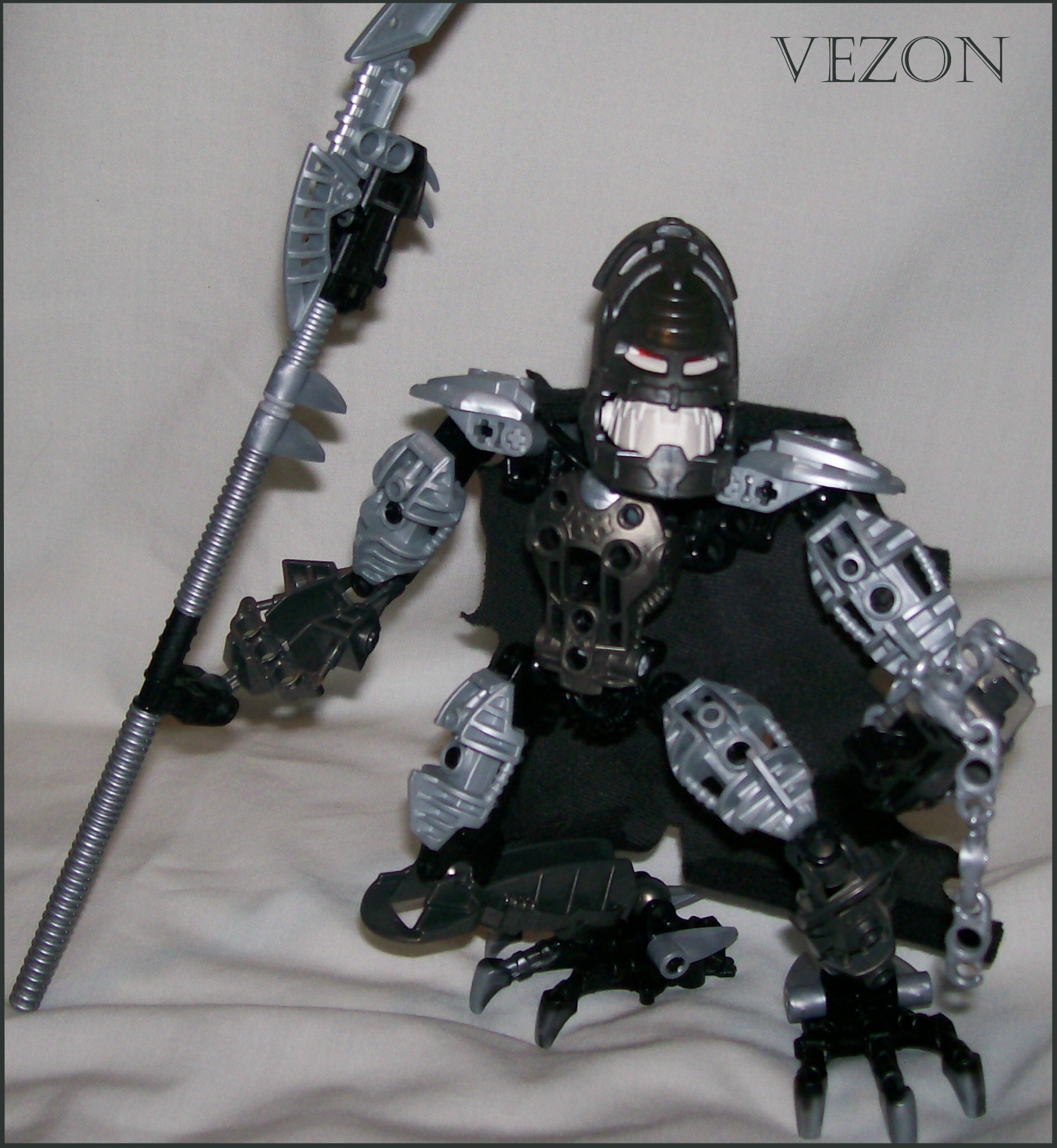 vezon_pose.jpg