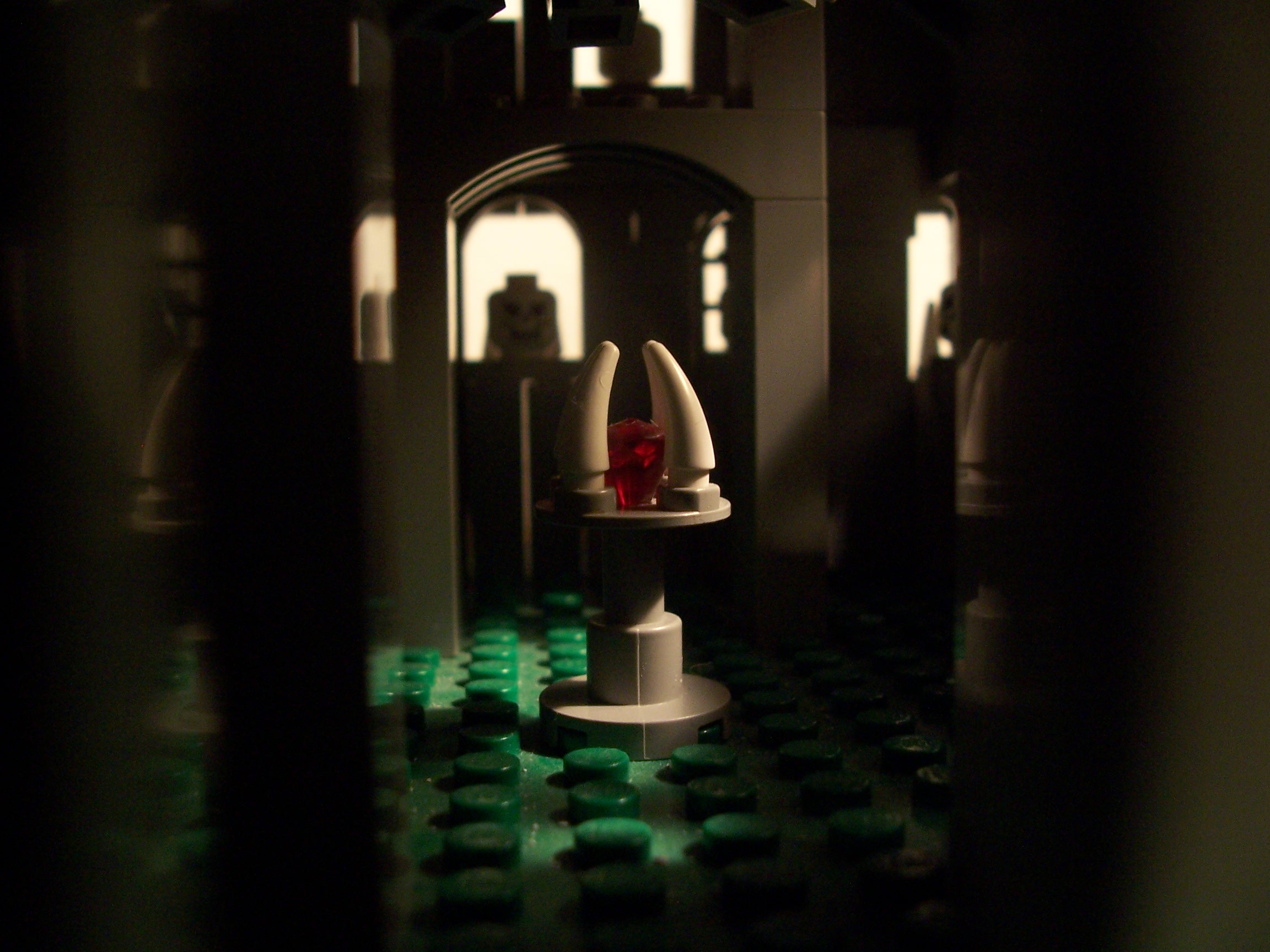 mysterious_object_inside_the_castle.jpg