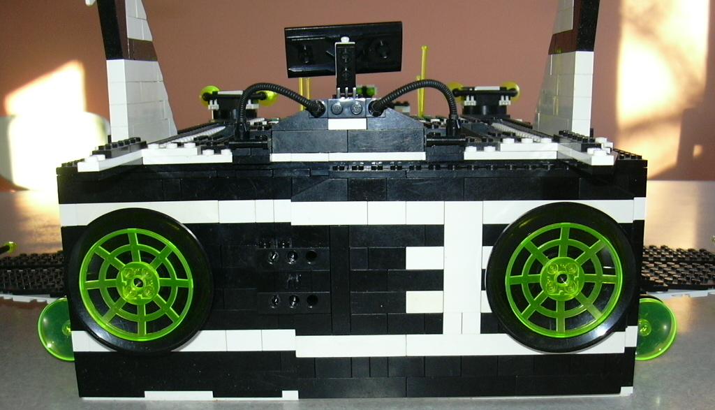 alphacenexterior_010.jpg