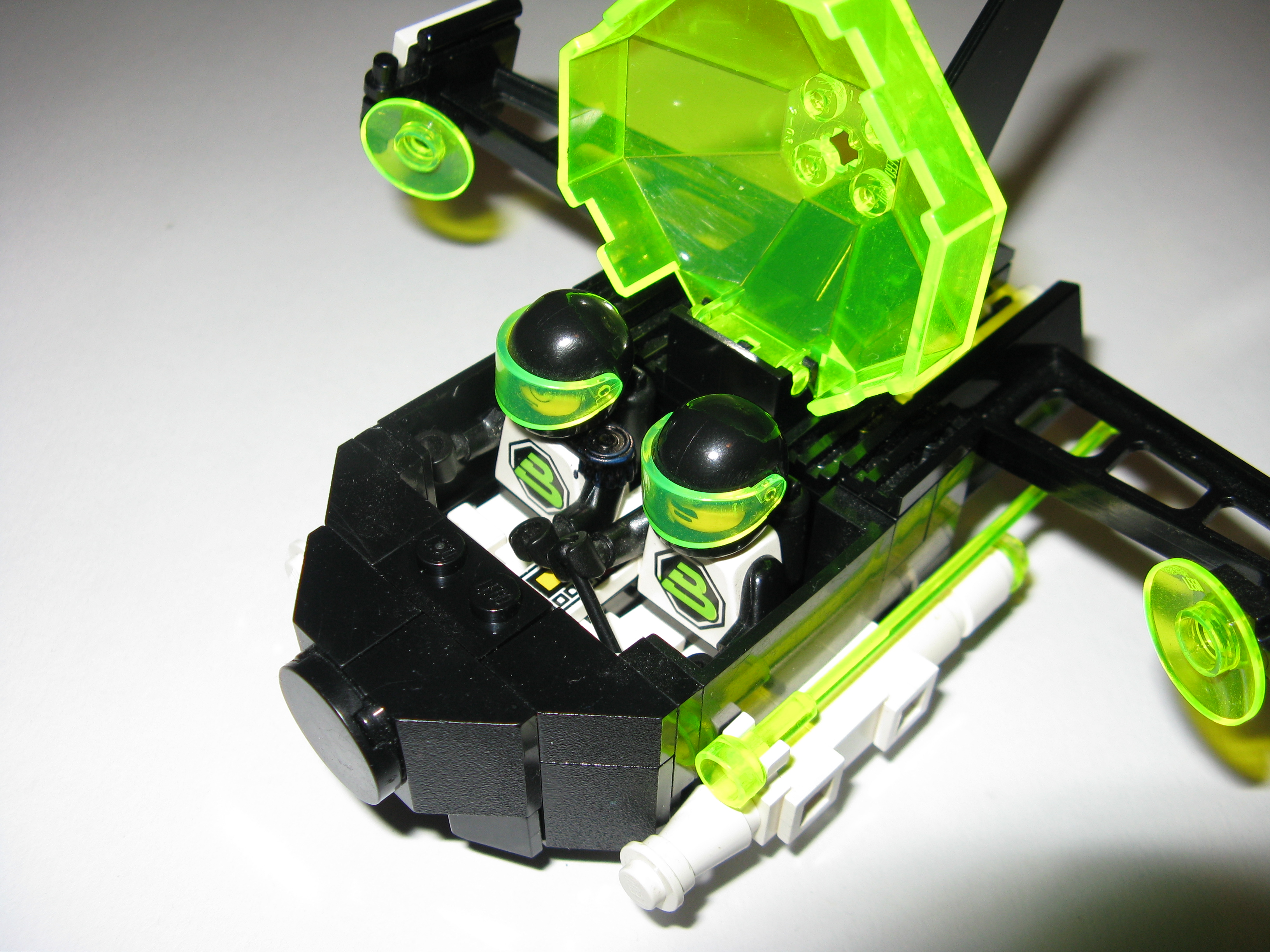 small_shuttle_04.jpg