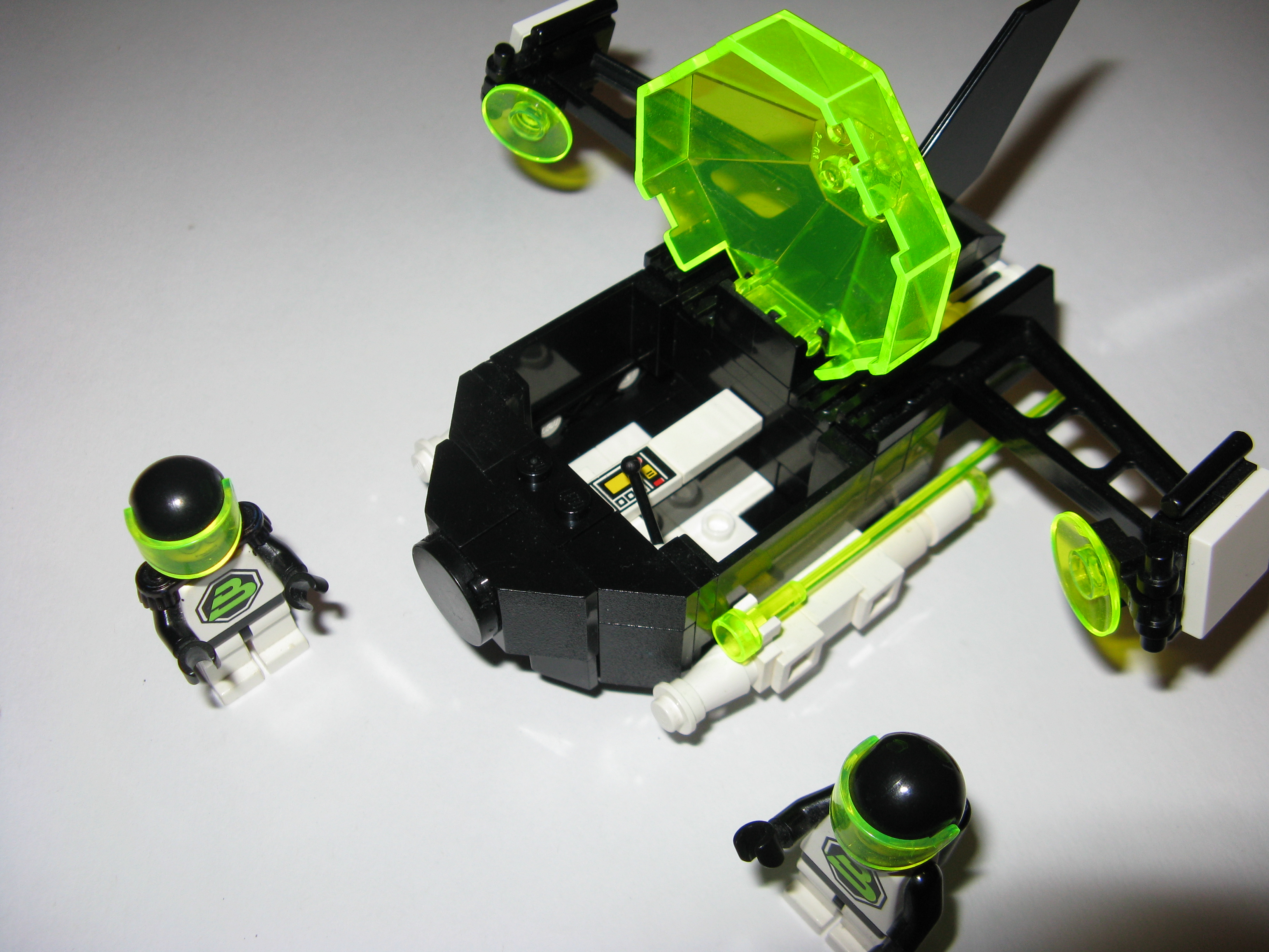 small_shuttle_05.jpg