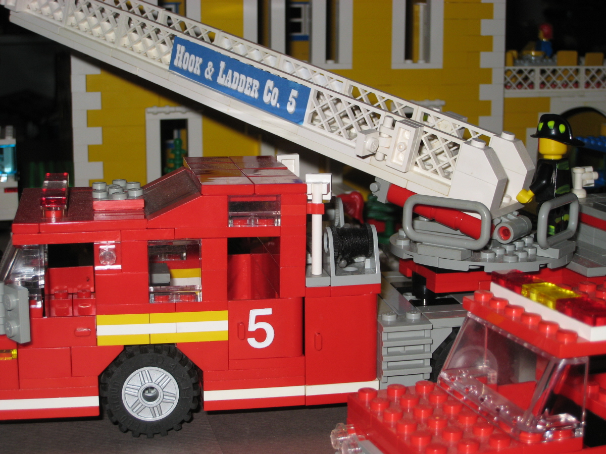 ladder_5_at_1-10-09_fire.jpg