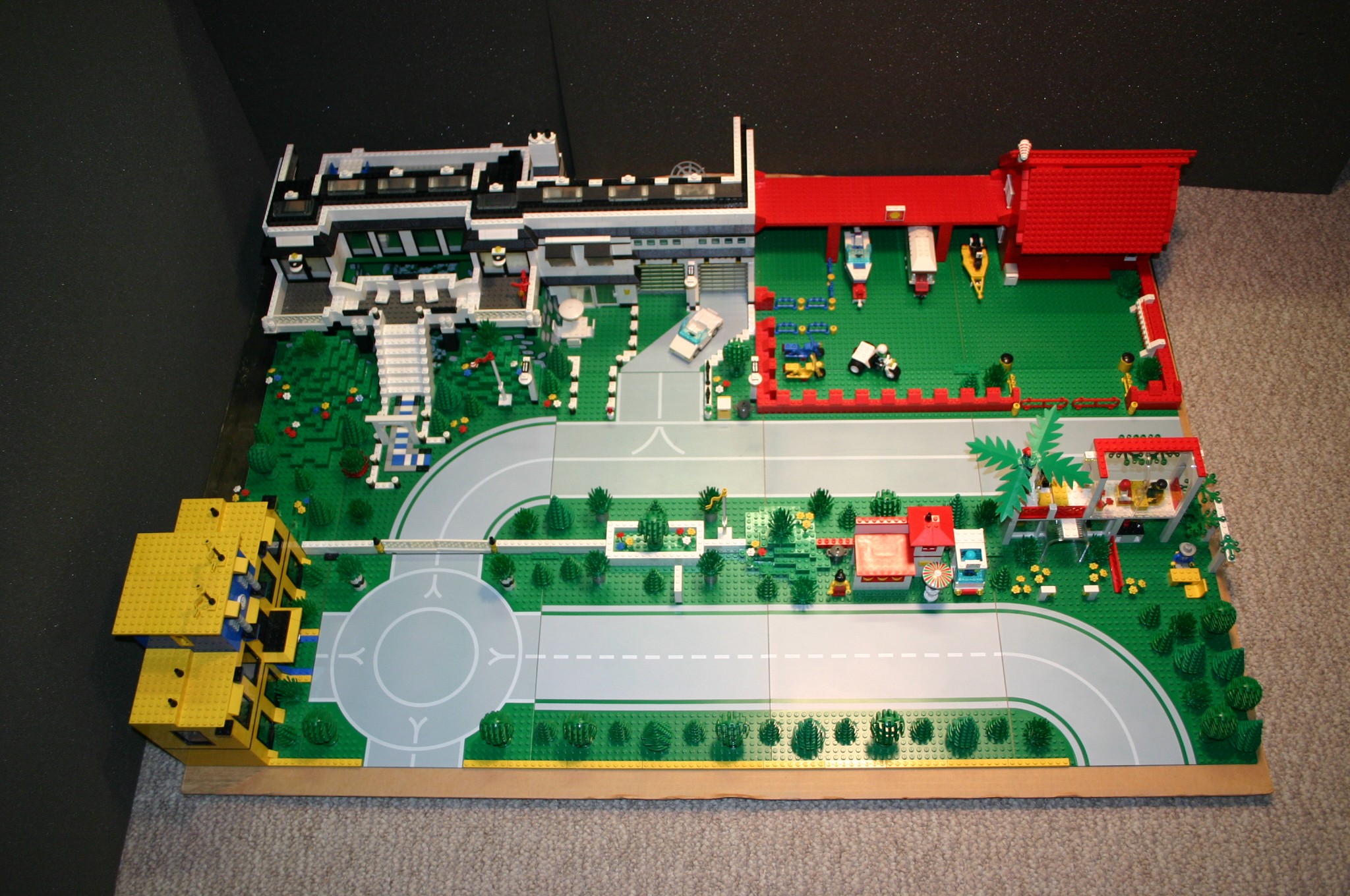 legotown01.jpg