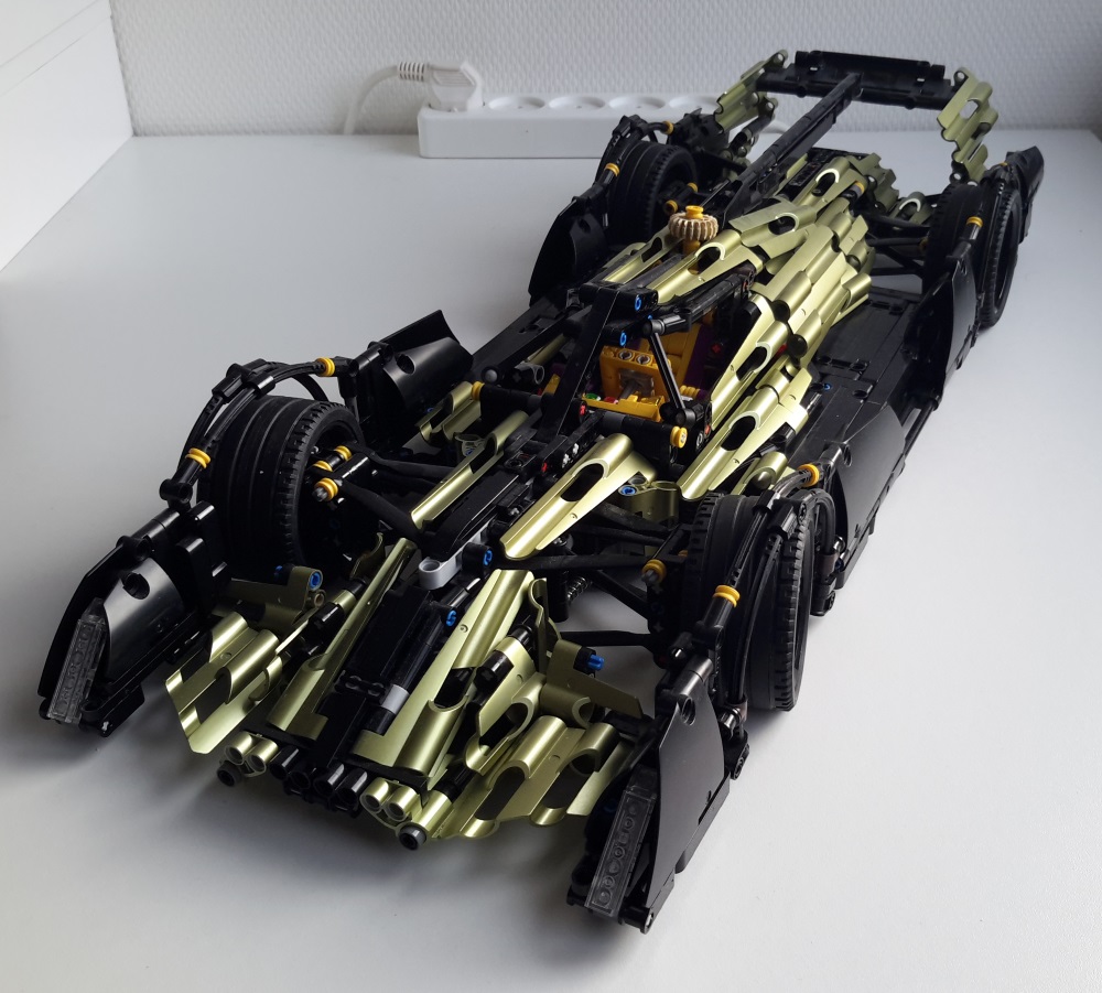 jaguar_xjr19_1.jpg
