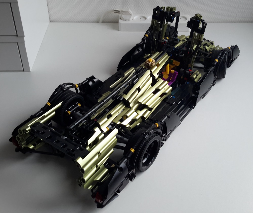 jaguar_xjr19_8.jpg