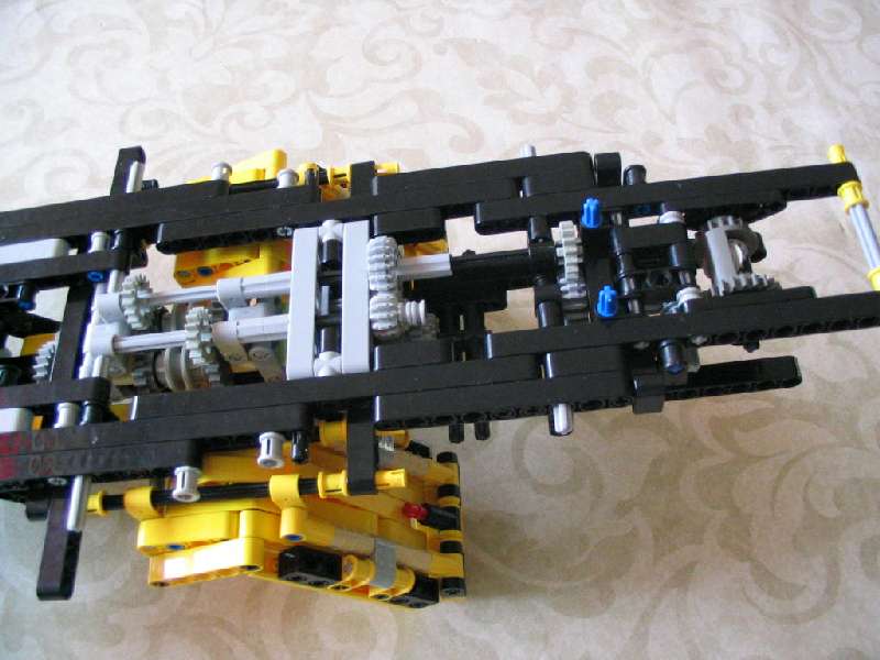lego_studlessredsportscar2009_024.jpg