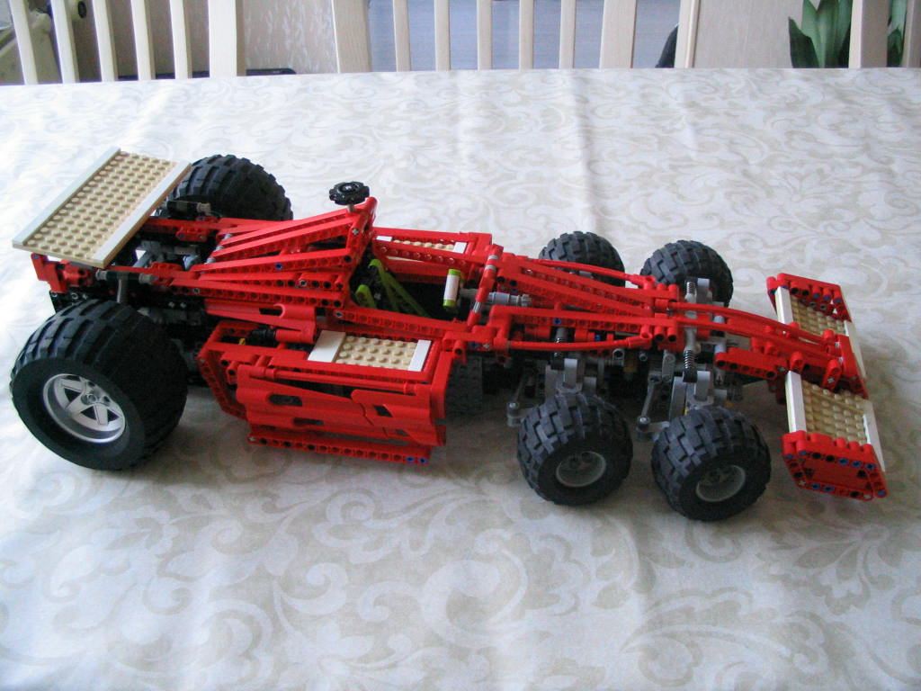 lego_sixwheeledformulaonecar002.jpg
