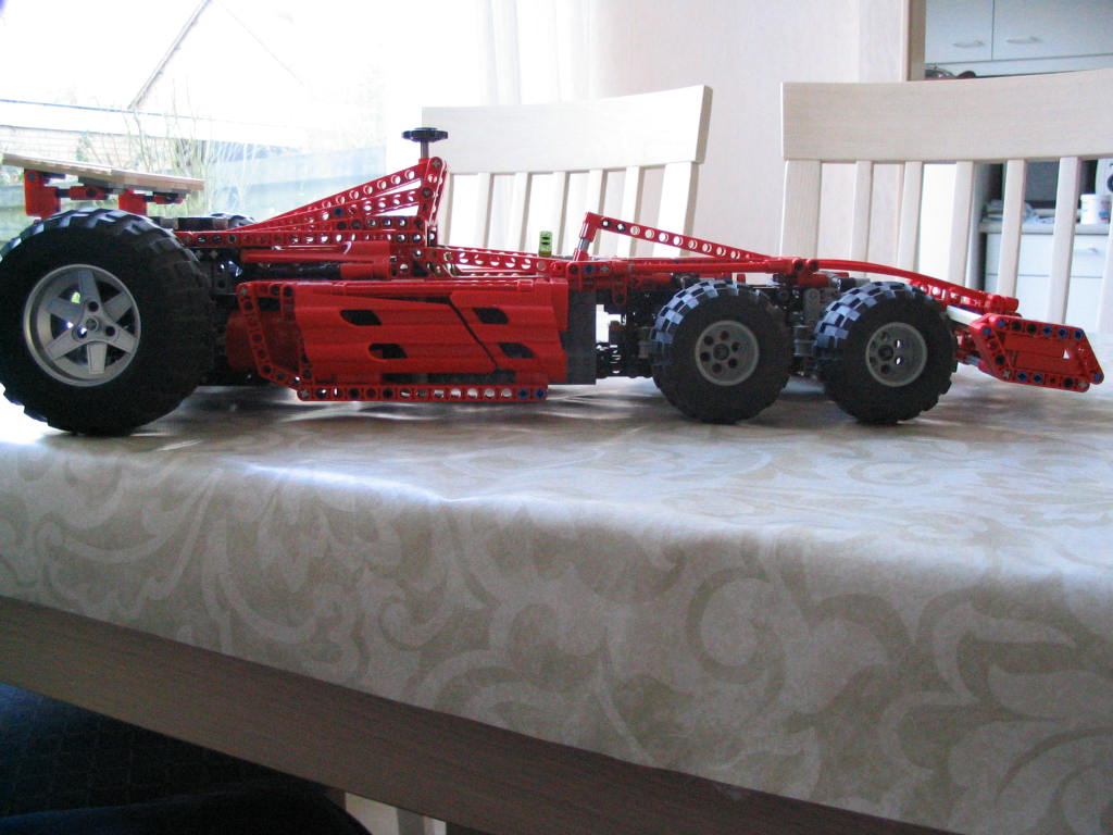 lego_sixwheeledformulaonecar004.jpg