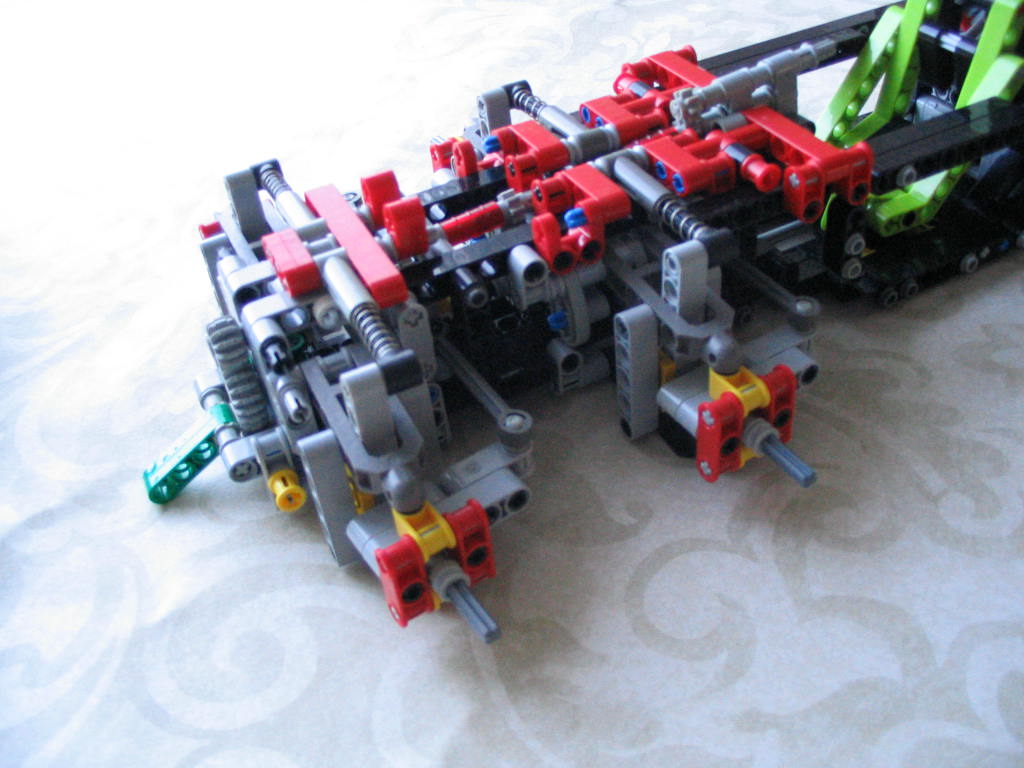 lego_sixwheeledformulaonecar008.jpg