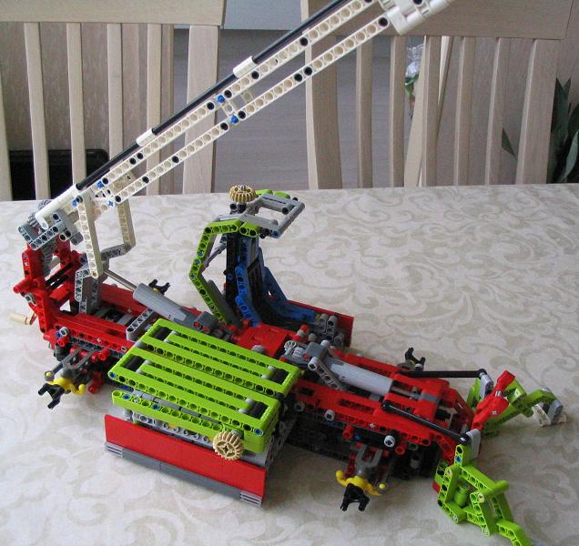 lego_studlesstelehandler_unfinished2_006.jpg