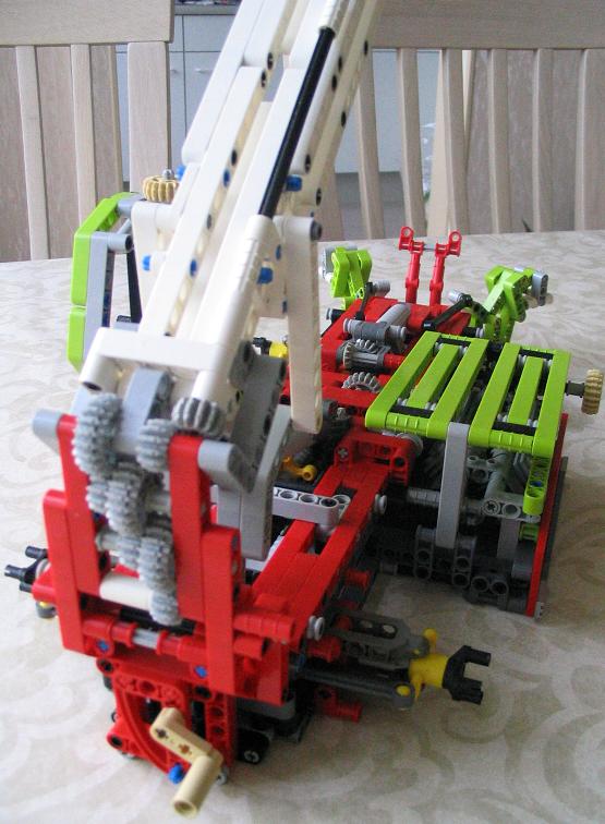 lego_studlesstelehandler_unfinished2_009.jpg