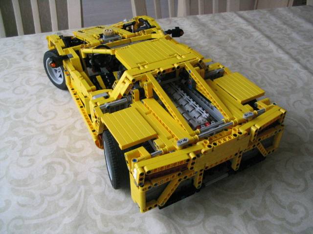 yellowsupercar_005.jpg