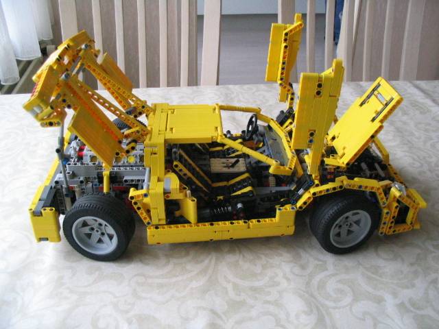 yellowsupercar_006.jpg