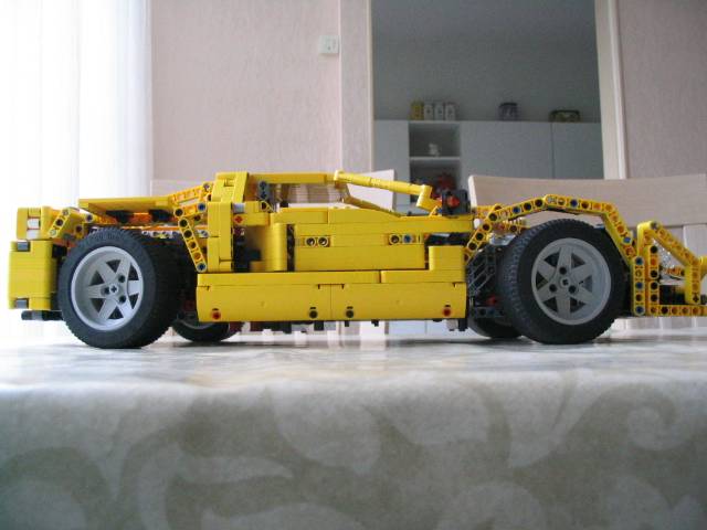 yellowsupercar_007.jpg