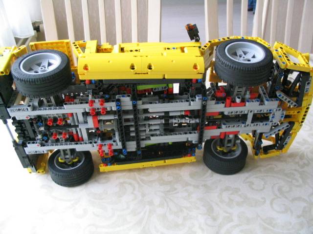 yellowsupercar_008.jpg