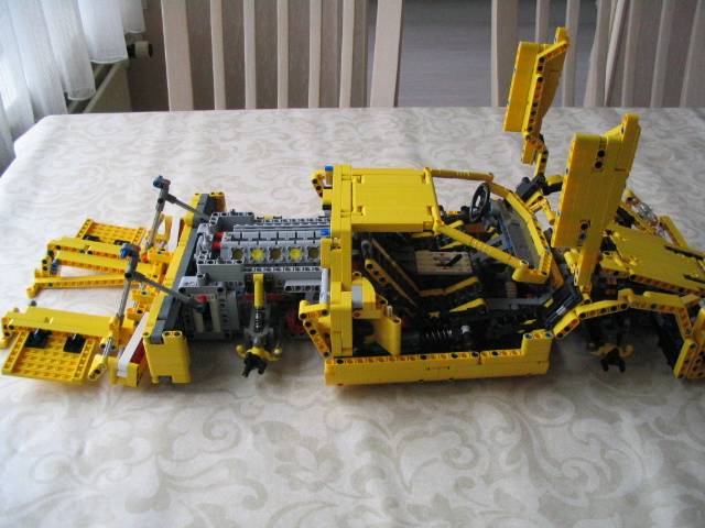 yellowsupercar_010.jpg