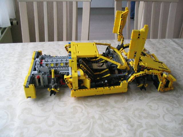 yellowsupercar_020.jpg